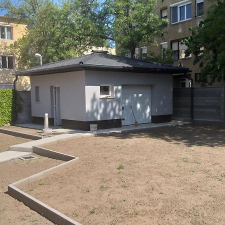 Karpatia Vendeghaz 1201 Boedapest Buitenkant foto