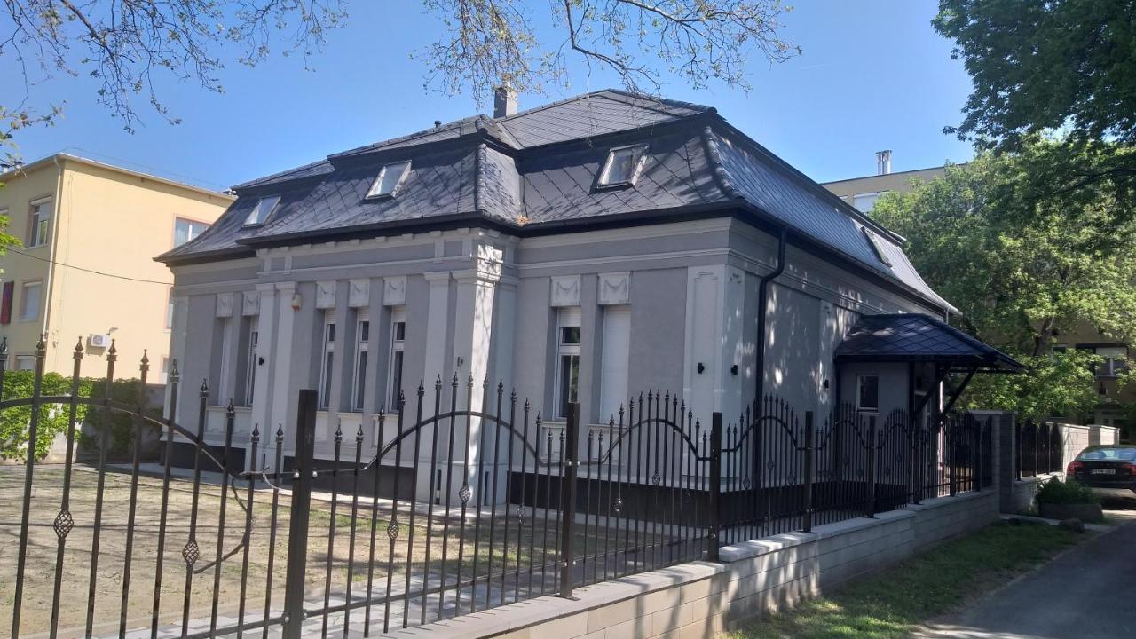 Karpatia Vendeghaz 1201 Boedapest Buitenkant foto